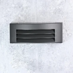 Nowodvorski Moderne Wandaußenleuchte in grau mit Lamellen< Moderne Lampen|Fassadenstrahler