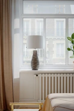 By Rydéns Nachttischlampe Stoff Keramik 74 cm hoch Braun Weiß E27< Wohnzimmerlampen|Schlafzimmer Lampen