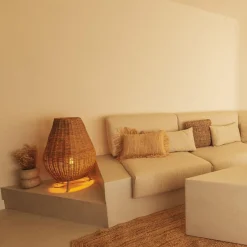 Newgarden Tischleuchte Rattan 72 cm Dreibein Kabel Stecker E27< Wohnzimmerlampen|Stehlampen