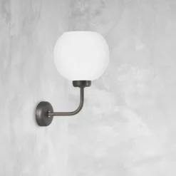 Giovanni Battista Wandlampe Messing Glas H: 32 cm in Bronze Weiß E27 Kugel< Wandleuchten|Badezimmer Lampe